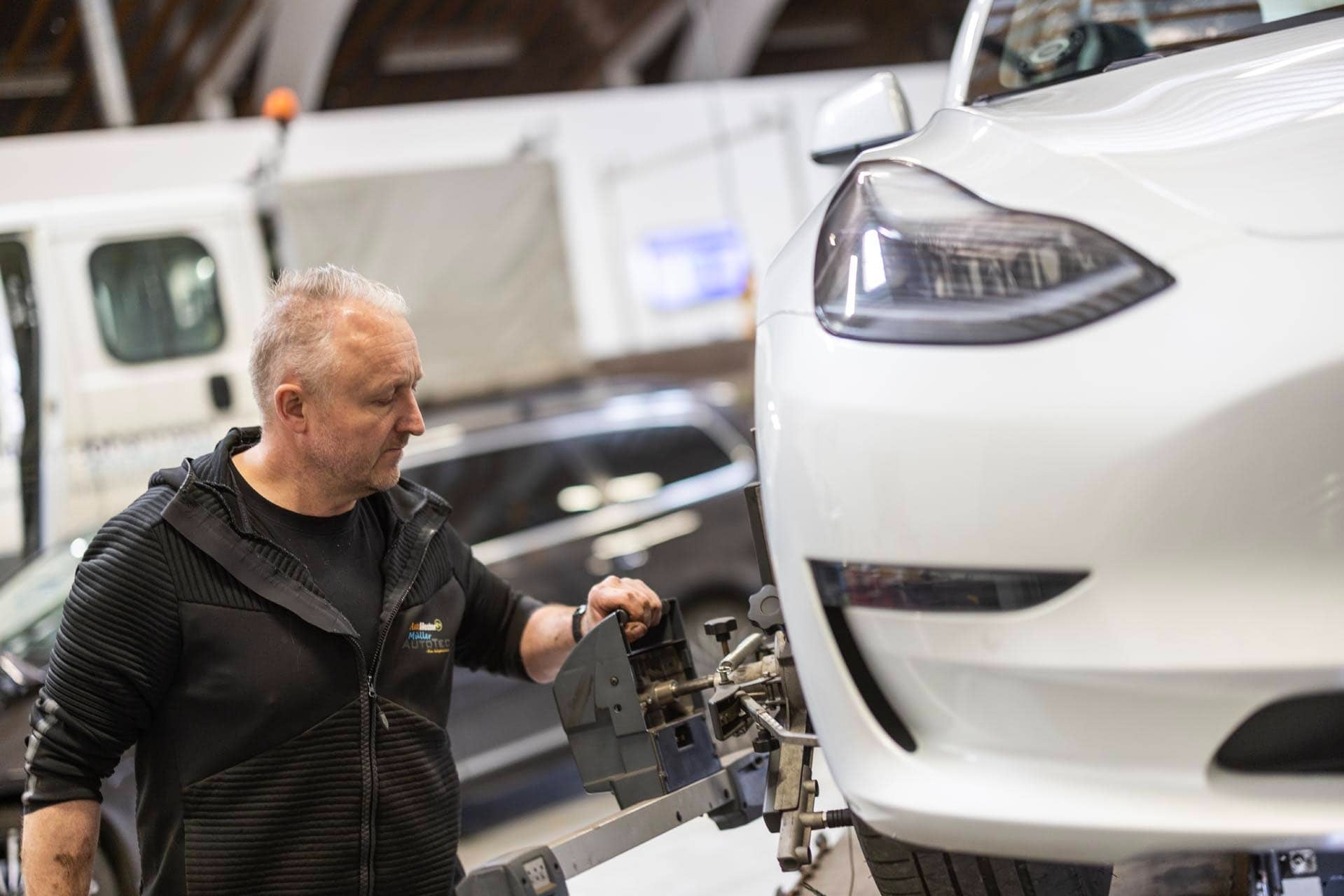 Tesla service i høj kvalitet